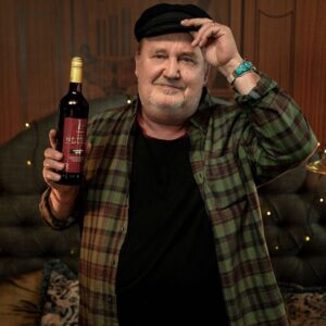 Plura Jonsson Instagram - Tredje advent idag. Har ni provat min alkoholfria glögg? Eget recept i samarbete med master blender på @vinfabriken Du hittar den överallt på #ICA #plurasglögg #plurasjul #pluraskök #plura