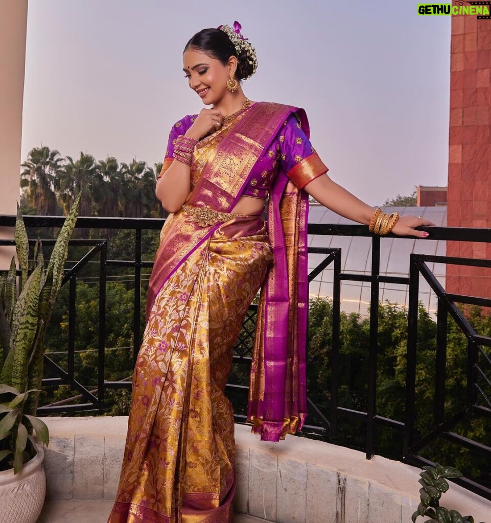 Pooja Banerjee Instagram - Draped in the vibrant hues of Kanjeevaram saree ⚜ Saree by @kankatala ⚜HAIR & MAKE-UP BY @geetanjalisalon ⚜ Floral accessories by @florenzaaflowers #PoojaBanerjii #KanjeevaramSaree #DrapeDiaries #sareelove #sareeloverforever #saree #Bengaligirl New Delhi
