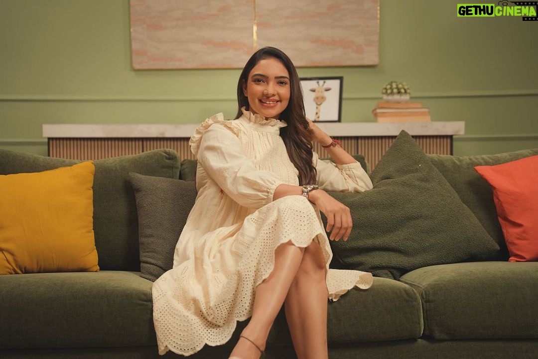 Pooja Banerjee Instagram - Keeping it simple on a Wednesday😇 @jilmilofficial @oakpinionpr