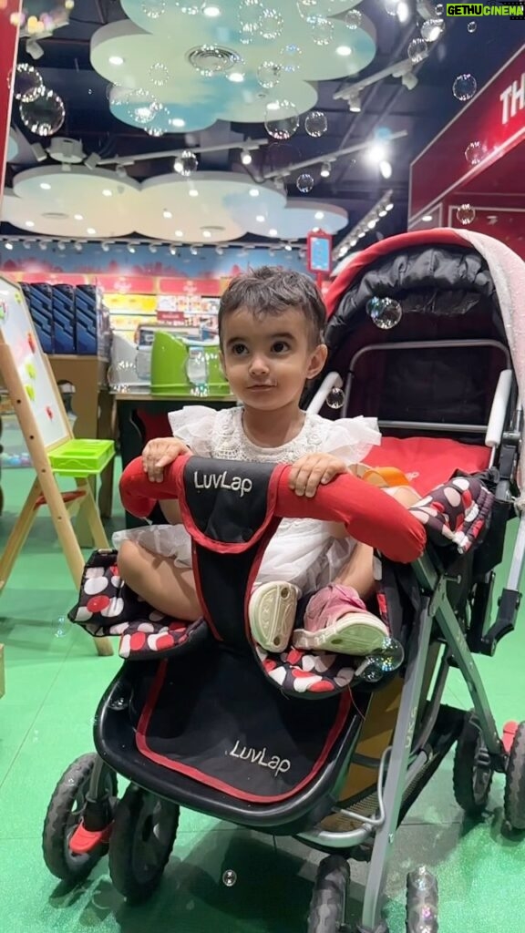 Pooja Banerjee Instagram - Happy Children’s day our love @sanassejwaal #HappyBaby #BabyGirl #ChildrensDay #WaterBaby #TravellerBaby #treavellerbabygirl