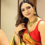 Pooja Banerjee Instagram – Just like my saree I’m woven with elegance, grace and finesse… ⚜️ Saree by @kankatala
⚜️HAIR & MAKE-UP BY @change_salon_professional
⚜️ Shot by @adphottography
#PoojaBanerjii #KanjeevaramSaree #DrapeDiaries #sareelove #sareeloverforever #saree #Bengaligirl Nagpur