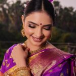 Pooja Banerjee Instagram - Draped in the vibrant hues of Kanjeevaram saree ⚜️ Saree by @kankatala ⚜️HAIR & MAKE-UP BY @geetanjalisalon ⚜️ Floral accessories by @florenzaaflowers #PoojaBanerjii #KanjeevaramSaree #DrapeDiaries #sareelove #sareeloverforever #saree #Bengaligirl New Delhi