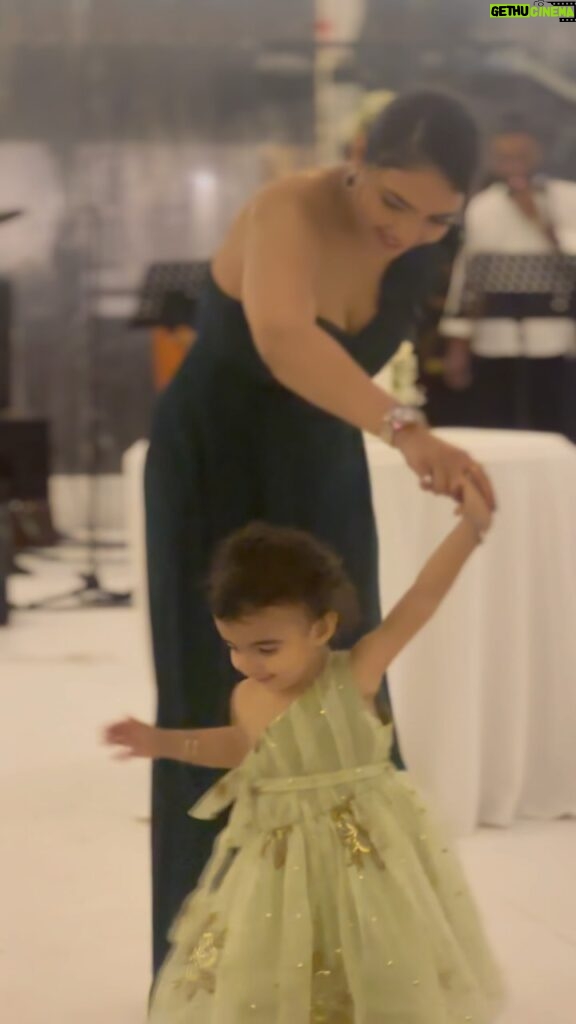 Pooja Banerjee Instagram - Rocking the #LankanWedding by twinning in green.. Daughter #BabyGirl #SanaSSejwaal #PoojaBanerjii #SandeepSejwal #BabyGirlinSriLanka #SriLanka #LankaDiaries #LankanWedding #AsiriKal #BeautifulGirl # Gulabo Negombo, Srilanka
