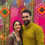 Pooja Banerjee Instagram – Mehendi lag gayi @malvikasejwal ko ab Bas Dulhe ka intezaar hai…. New Delhi