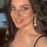 Pooja Bose Instagram - এক রাতপরীর মেহফিলের দরজা খুলবে; আগামীকাল... ‘রাত কত হলো’ - পুরো গান আসছে আগামীকাল @addatimes_-এ | #Cabaret, streaming from January 26th only on #Addatimes UtsavMukherjee @banerjeepuja @satyatyam @santilalmukherjee @isuvajit_kar @prosenjit_c @shibamakesmusic #SaugataMukherjee #MeghatithiBanerjee #RanganChakraborty #SubrataBarik #JayantiSen @nispalsingh @surinderfilms #Cabaret #NewSeries #January26th #Addatimes2024 #AddaEkhonJomjomat