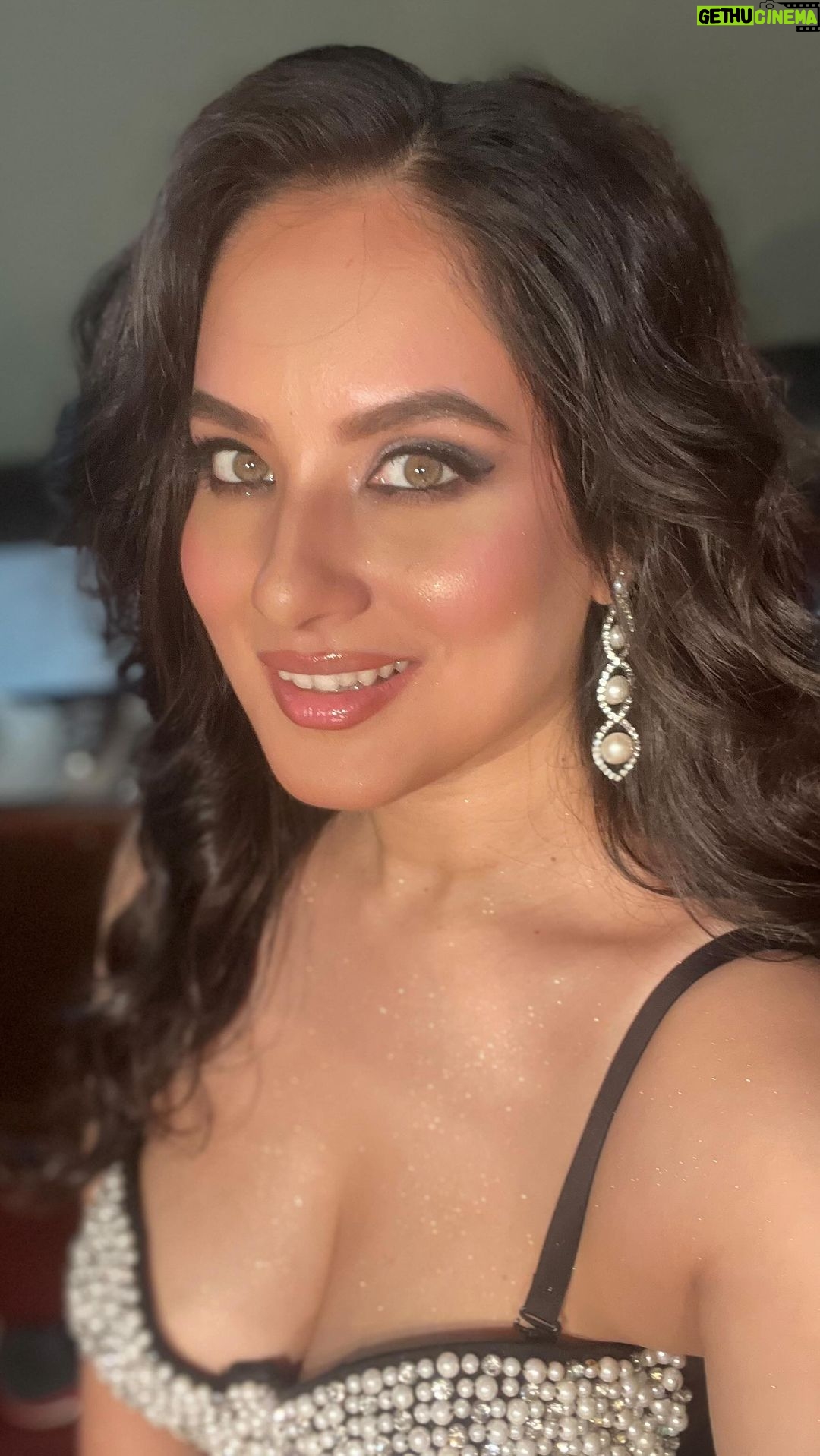 Pooja Bose Instagram - এক রাতপরীর মেহফিলের দরজা খুলবে; আগামীকাল... ‘রাত কত হলো’ - পুরো গান আসছে আগামীকাল @addatimes_-এ | #Cabaret, streaming from January 26th only on #Addatimes UtsavMukherjee @banerjeepuja @satyatyam @santilalmukherjee @isuvajit_kar @prosenjit_c @shibamakesmusic #SaugataMukherjee #MeghatithiBanerjee #RanganChakraborty #SubrataBarik #JayantiSen @nispalsingh @surinderfilms #Cabaret #NewSeries #January26th #Addatimes2024 #AddaEkhonJomjomat