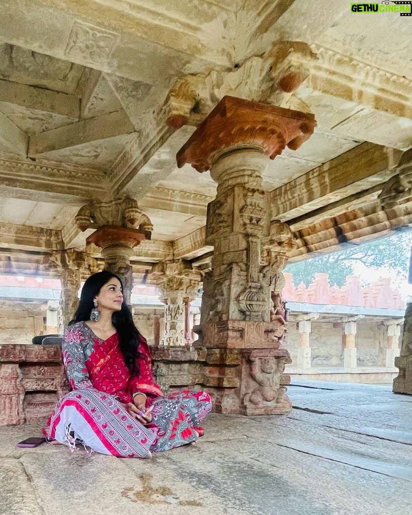 Pooja Sawant Instagram - Blessings are everywhere .. in every smile , in every tear and in every prayer 🙏♥️🌸 be thankful to the universe for heavenly blessings.. even for the blessings you are unaware of ✨💫 Bhogo Nandeeshwara Temple, Nandi Hills