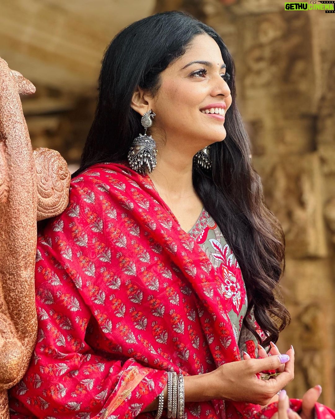 Pooja Sawant Instagram - Blessings are everywhere .. in every smile , in every tear and in every prayer πβ₯οΈπΈ be thankful to the universe for heavenly blessings.. even for the blessings you are unaware of β¨π« Bhogo Nandeeshwara Temple, Nandi Hills