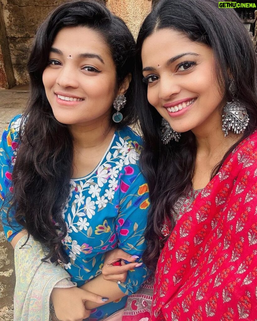 Pooja Sawant Instagram - Blessings are everywhere .. in every smile , in every tear and in every prayer 🙏♥️🌸 be thankful to the universe for heavenly blessings.. even for the blessings you are unaware of ✨💫 Bhogo Nandeeshwara Temple, Nandi Hills