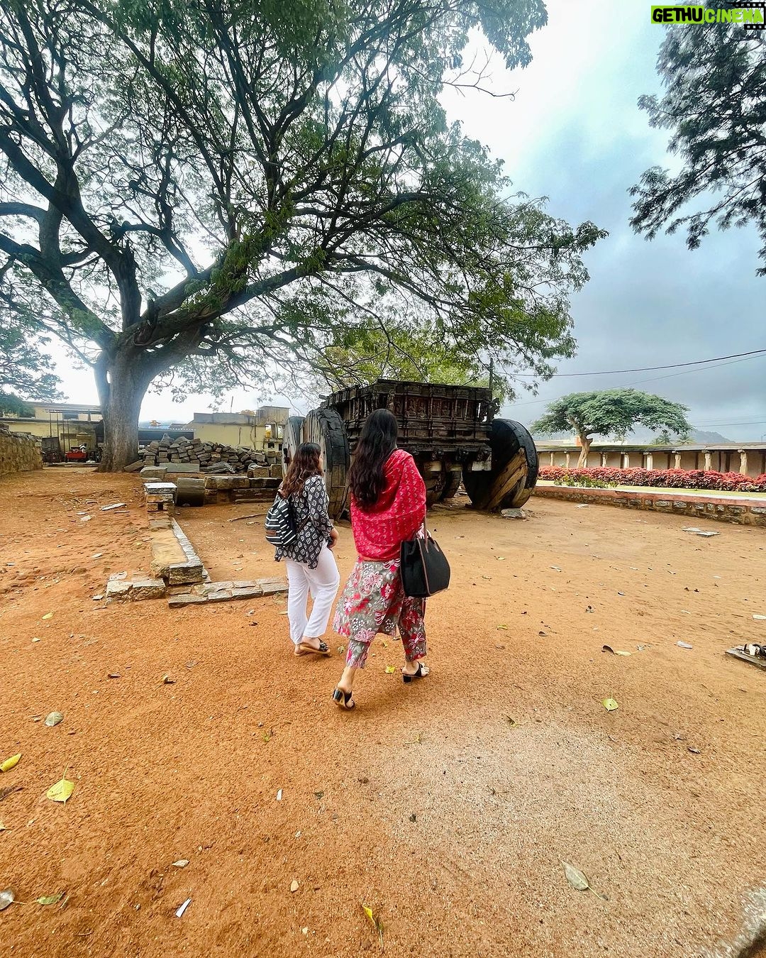 Pooja Sawant Instagram - Blessings are everywhere .. in every smile , in every tear and in every prayer πβ₯οΈπΈ be thankful to the universe for heavenly blessings.. even for the blessings you are unaware of β¨π« Bhogo Nandeeshwara Temple, Nandi Hills