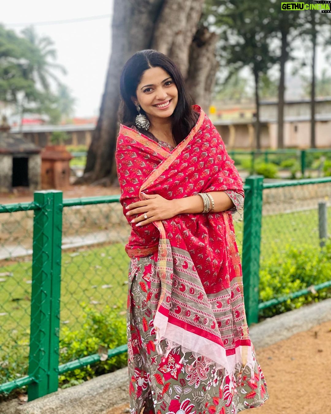 Pooja Sawant Instagram - Blessings are everywhere .. in every smile , in every tear and in every prayer πβ₯οΈπΈ be thankful to the universe for heavenly blessings.. even for the blessings you are unaware of β¨π« Bhogo Nandeeshwara Temple, Nandi Hills