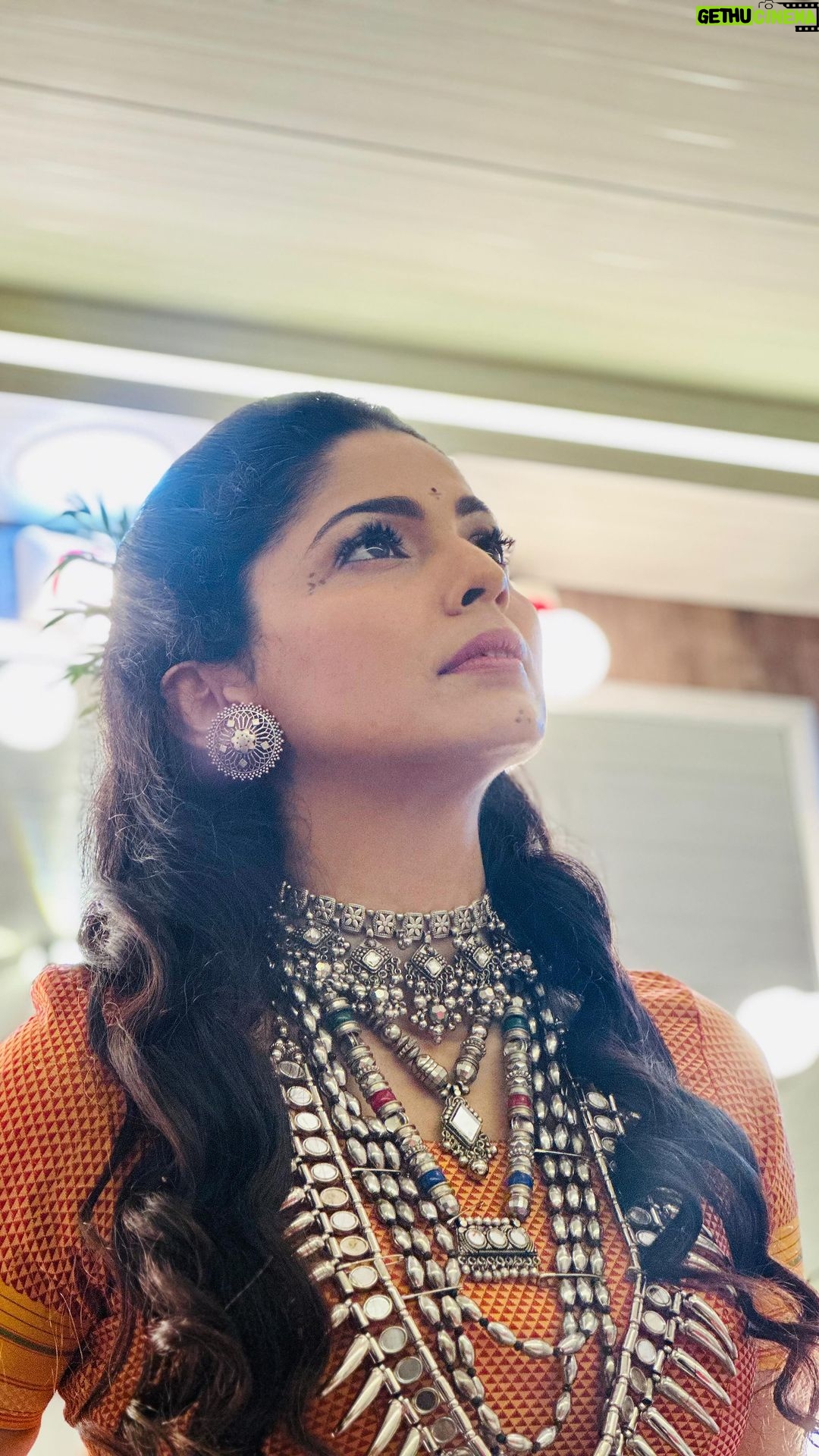 Pooja Sawant Instagram - १०० अखिल भारतीय मराठी नाट्यसंमेलन २०२४ स्मिता पाटील यांना आदरांजली ♥️♥️♥️😘