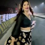 Poonam Dubey Instagram – Lucknow me lahanga 😍 
.
.
.
.
#trendingreels #instareels #poonamdubey