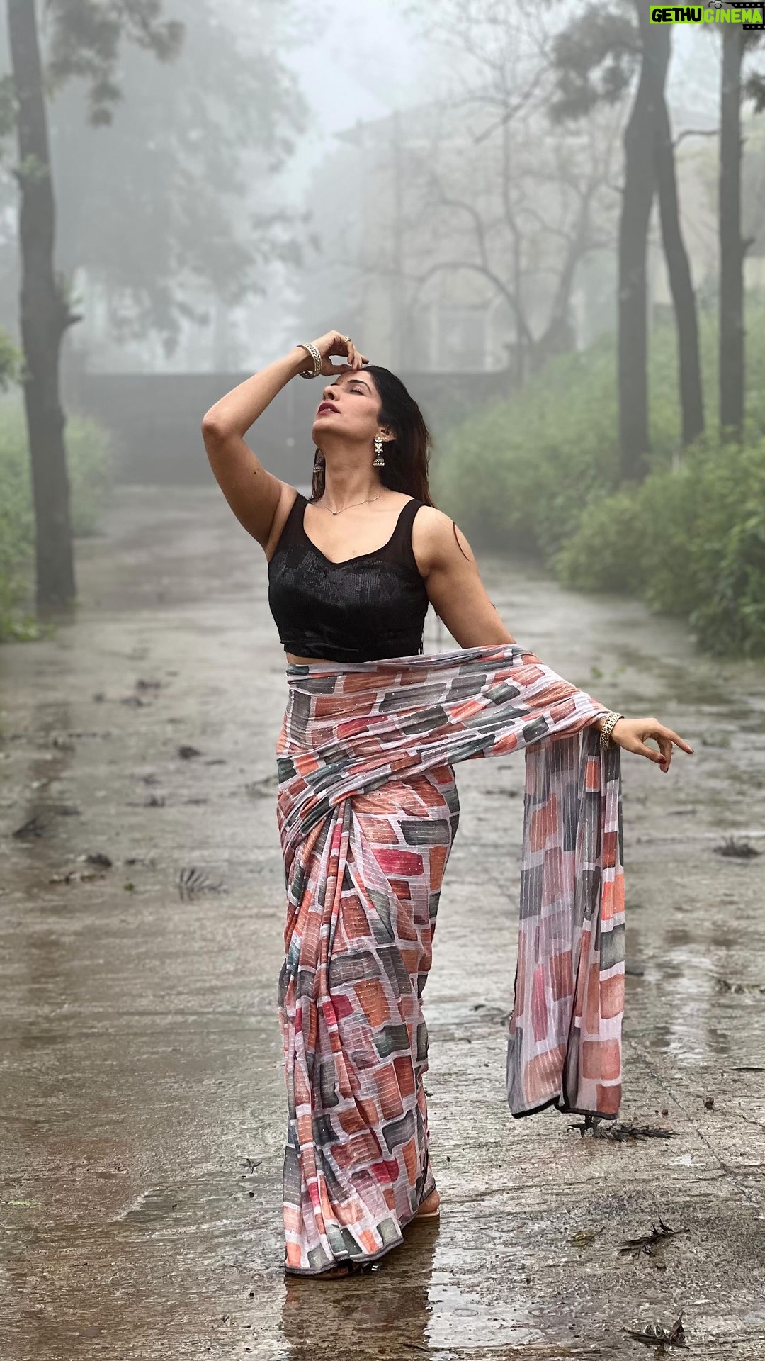 Poonam Dubey Instagram - Tag your loved ones ❤️ . . . . . . #trending #viral #bollywood #instareels #instagood #instagram #poonamdubey India