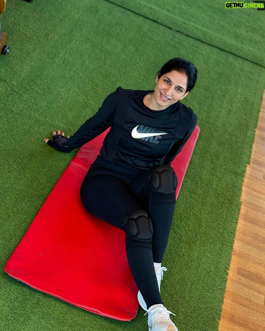 Poonam Dubey Instagram - Life is too short to worry about anything. You had better enjoy it because the next day promises nothing.…. Fitness Factory Andheri