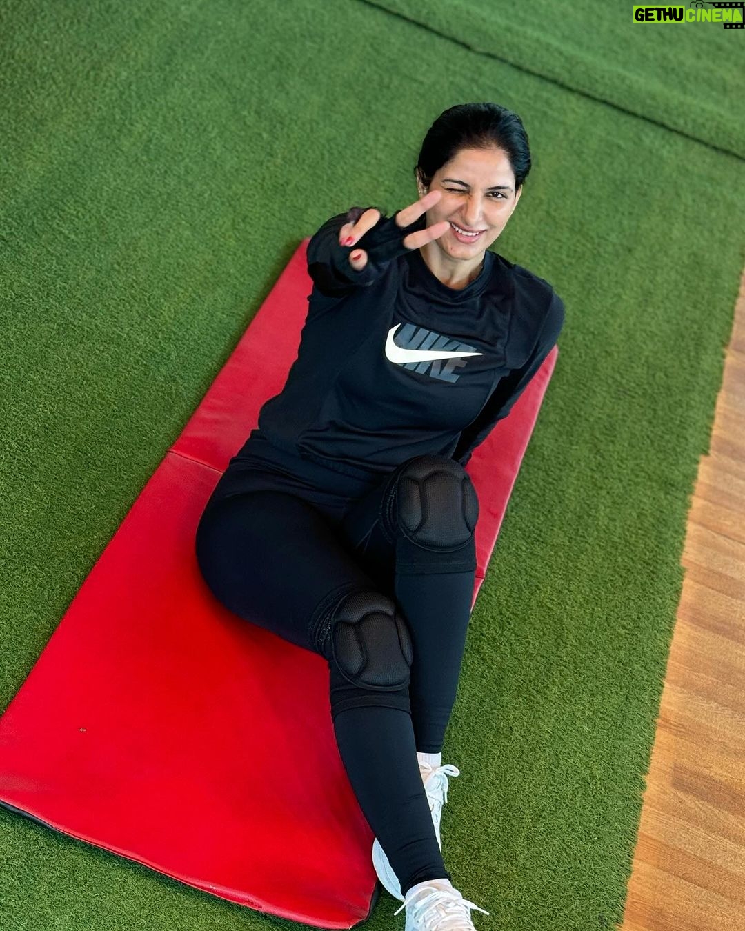 Poonam Dubey Instagram - Life is too short to worry about anything. You had better enjoy it because the next day promises nothing.…. Fitness Factory Andheri