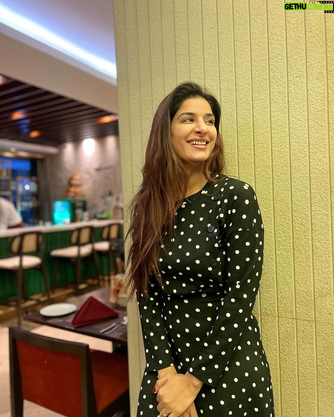 Poonam Dubey Instagram - Smile please ❤️ Mumbai, Maharashtra