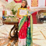 Poonam Mishra Instagram - What a start to the year 2024…😍 Grateful for receiving Best Actress 2024(Jury)for the much appreciated Movie “KATAK - Sesha Ru Arambha” Thanks a lot my entire cast and crew for your support. Thanks @sudhanshumohansahoo Sir @prittttam for giving me this opportunity. Thanks @asadnizamofficial bhai for giving such beautiful songs in the movie. Much love to all and Once again thanks all dear viewers fans and public of Odisha 🙏🏻 Wearing mom’s saree is an absolute bliss…🧿 @swarnalata.mishra Mua @babitamarvella 😍😍😍 P.c: @tripathykaliprasad