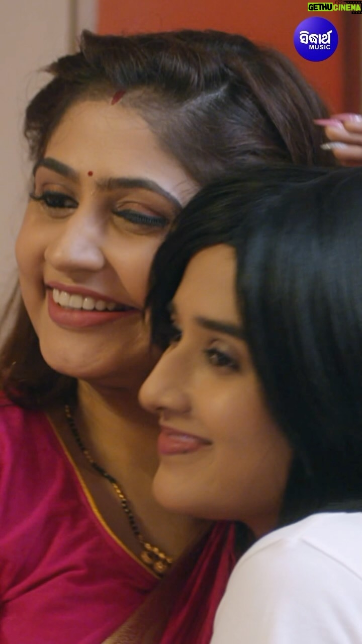 Poonam Mishra Instagram - Indulge in the beauty of the song ‘Akashare Janha’ from ‘Kemiti Bhulibi Mun,’ now available on Sidharth Music. #AkashareJanha #KemitiBhulibiMun #SidharthMusic #SidharthTV #Deepak #Poonam #SidharthBhakti #SidharthGold #JayJagannathTV #SidharthFM #SidharthTVNetwork