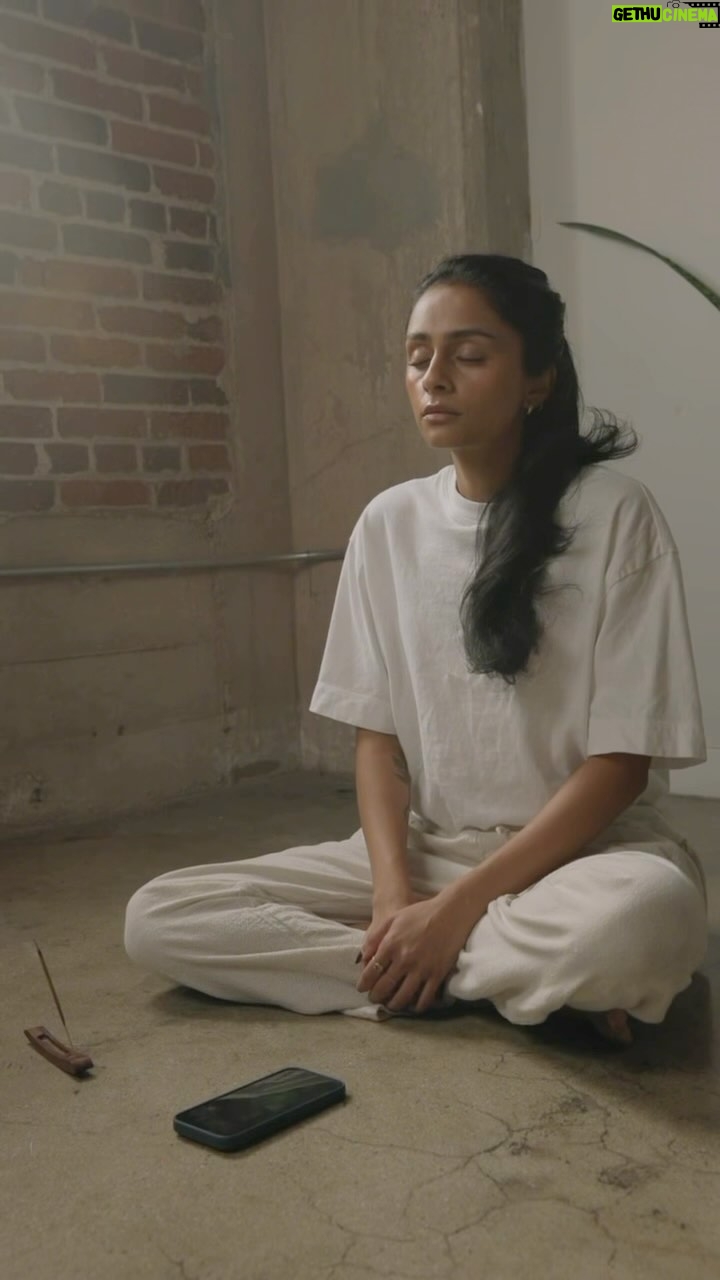 Pragathi Guruprasad Instagram - this past year has been transformative, personally and spiritually. whether I’m riding the highs or navigating the lows, I’m grateful to return to practices that bring me back to my body and my breath. meditation and breath work have changed my life and I’d love for you to experience this with me on the @op_e___n app with their free Nervous System Reset. Join me with the link in my bio