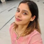 Pranati Rai Prakash Instagram - Life’s always like a movie! ♥️🤞Here’s the last week from Mum to Doon to Ggn and back. Have always treated this space with personal deets, however I’m told often now to keep it more professional, so trying…but meanwhile! Attended my school best friend’s wedding in Doon, got mehendi on my hands for the first time!! Dressed up in sari so many times only after the play when my costume was a sari; visited my favourite house where I’ve lived a thousand memories and probably the thoughts of being an actor began back in 2007…met so many of my lovely old friends and their parents 🤍 and a very old friend who reminded me of my ‘Commando’ days back when I was a complete tom boy! Two pictures from the kathak class today and a picture with my friend’s absolutely beautiful dogggo before I left. And dinner with papa day before! All this and can’t believe it’s just been a week. 👻💕🤍 Roller coaster of events and emotions!