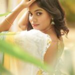 Pranika Dhakshu Instagram - ஓசையின்றி பேசிடுவாள் விழிமொழியில்.....!!!🦋🍃 Costumes - @kaarigai.sarees Photographer - @camerasenthil Makeup - @anjusartistry Shoot Organized by @rrajeshananda . . . #pranikadhakshu #zara #saree #sareelove #sareelover #sareefashion #sareelovers #traditional #trending #style #look