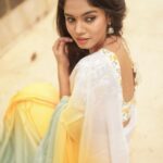 Pranika Dhakshu Instagram - ஓசையின்றி பேசிடுவாள் விழிமொழியில்.....!!!🦋🍃 Costumes - @kaarigai.sarees Photographer - @camerasenthil Makeup - @anjusartistry Shoot Organized by @rrajeshananda . . . #pranikadhakshu #zara #saree #sareelove #sareelover #sareefashion #sareelovers #traditional #trending #style #look
