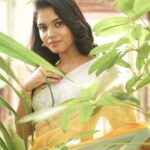 Pranika Dhakshu Instagram - “அவ்வளவு!” , “எவ்வளவு!” என்று அளக்க முடியா அழகியடி் நீ…!!!🦋🍃 Costumes - @kaarigai.sarees Photographer - @camerasenthil Makeup - @anjusartistry Shoot Organized by @rrajeshananda . . . #pranikadhakshu #zara #saree #sareelove #sareelover #sareefashion #sareelovers #traditional #trending #style #look