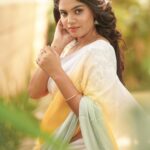 Pranika Dhakshu Instagram - “அவ்வளவு!” , “எவ்வளவு!” என்று அளக்க முடியா அழகியடி் நீ…!!!🦋🍃 Costumes - @kaarigai.sarees Photographer - @camerasenthil Makeup - @anjusartistry Shoot Organized by @rrajeshananda . . . #pranikadhakshu #zara #saree #sareelove #sareelover #sareefashion #sareelovers #traditional #trending #style #look