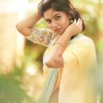 Pranika Dhakshu Instagram – பல கவிதை எழுதுகிறேன்
எதிலும் உன்நினைவுகளின்
சாயல் இல்லாமல் முடிந்ததில்லை..!!!🦋🍃

Costumes – @kaarigai.sarees
Photographer – @camerasenthil
Makeup – @anjusartistry
Shoot Organized by @rrajeshananda
.
.
.
#pranikadhakshu #zara #saree #sareelove #sareelover #sareefashion #sareelovers #traditional #trending #style #look