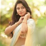 Pranika Dhakshu Instagram – தொடுதிரையில்
அவள் முகம்
இயல்பாகவே அரும்புகிறது
இதழில் குறுநகை…!!! 🦋🍃

Costumes – @kaarigai.sarees
Photographer – @camerasenthil
Makeup – @anjusartistry
Shoot Organized by @rrajeshananda
.
.
.
#pranikadhakshu #zara #saree #sareelove #sareelover #sareefashion #sareelovers #traditional #trending #style #look
