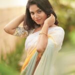 Pranika Dhakshu Instagram – தொடுதிரையில்
அவள் முகம்
இயல்பாகவே அரும்புகிறது
இதழில் குறுநகை…!!! 🦋🍃

Costumes – @kaarigai.sarees
Photographer – @camerasenthil
Makeup – @anjusartistry
Shoot Organized by @rrajeshananda
.
.
.
#pranikadhakshu #zara #saree #sareelove #sareelover #sareefashion #sareelovers #traditional #trending #style #look