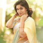 Pranika Dhakshu Instagram – தொடுதிரையில்
அவள் முகம்
இயல்பாகவே அரும்புகிறது
இதழில் குறுநகை…!!! 🦋🍃

Costumes – @kaarigai.sarees
Photographer – @camerasenthil
Makeup – @anjusartistry
Shoot Organized by @rrajeshananda
.
.
.
#pranikadhakshu #zara #saree #sareelove #sareelover #sareefashion #sareelovers #traditional #trending #style #look