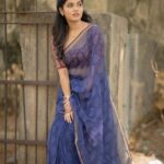 Pranika Dhakshu Instagram – அவளோ அவளோ நிலவின் போதை துகளோ…
அவளோ அவளோ கார்குழல் விரியும் மயிலோ…
திசையறியாத மேகம் தலையினில் விழுதோ…
கடவுள் கைக்கொண்டு எழுத முடியாத…
கவிஞனின் கற்பனையோ…!!! 🍃✨

Makeup @sharanyas_makeupartistry 
Photography @skmani_photography 

.
.
.
#pranikadhakshu #zara #newyear #saree #sareelove #sareelovers #saree #coimbatoreponnu