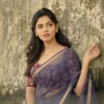 Pranika Dhakshu Instagram – அவளோ அவளோ நிலவின் போதை துகளோ…
அவளோ அவளோ கார்குழல் விரியும் மயிலோ…
திசையறியாத மேகம் தலையினில் விழுதோ…
கடவுள் கைக்கொண்டு எழுத முடியாத…
கவிஞனின் கற்பனையோ…!!! 🍃✨

Makeup @sharanyas_makeupartistry 
Photography @skmani_photography 

.
.
.
#pranikadhakshu #zara #newyear #saree #sareelove #sareelovers #saree #coimbatoreponnu