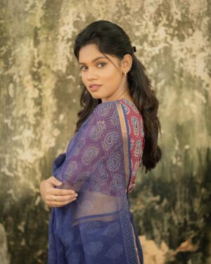 Pranika Dhakshu Instagram - இந்நேரம் 🌸🌼

Makeup @sharanyas_makeupartistry 
Photography @skmani_photography 

.
.
.
#pranikadhakshu #zara #newyear #saree #sareelove #sareelovers #saree #coimbatoreponnu