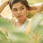 Pranika Dhakshu Instagram – பல கவிதை எழுதுகிறேன்
எதிலும் உன்நினைவுகளின்
சாயல் இல்லாமல் முடிந்ததில்லை..!!!🦋🍃

Costumes – @kaarigai.sarees
Photographer – @camerasenthil
Makeup – @anjusartistry
Shoot Organized by @rrajeshananda
.
.
.
#pranikadhakshu #zara #saree #sareelove #sareelover #sareefashion #sareelovers #traditional #trending #style #look