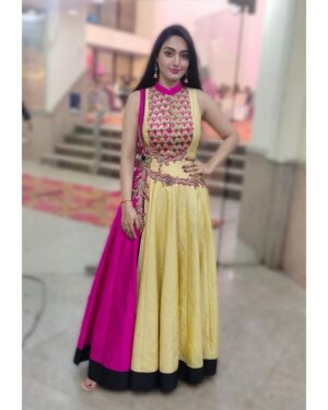 Preeti Verma Instagram - Sister ki shadi❤️🎉💃😇
#sisterkishadi #cousin #marriage #photos #video #dance #dhol #bhangra
