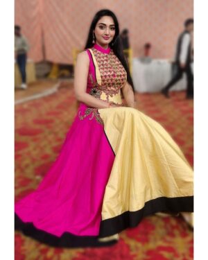 Preeti Verma Instagram - Sister ki shadi❤️🎉💃😇
#sisterkishadi #cousin #marriage #photos #video #dance #dhol #bhangra