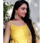 Preeti Verma Instagram – चल तेरे इश्क़ में पड़ जाते हैं..💛
