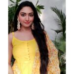 Preeti Verma Instagram – चल तेरे इश्क़ में पड़ जाते हैं..💛