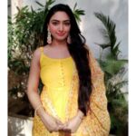 Preeti Verma Instagram – चल तेरे इश्क़ में पड़ जाते हैं..💛
