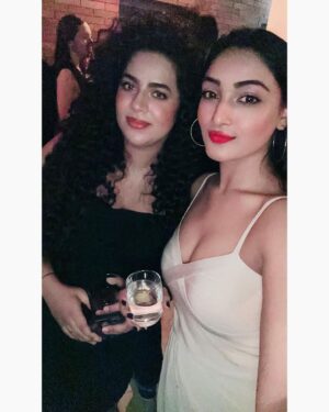 Preeti Verma Instagram - 🎉👛🤳🥂