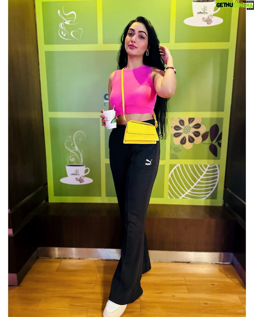 Preeti Verma Instagram - 🧋🎀💝🫰 Viviana Mall