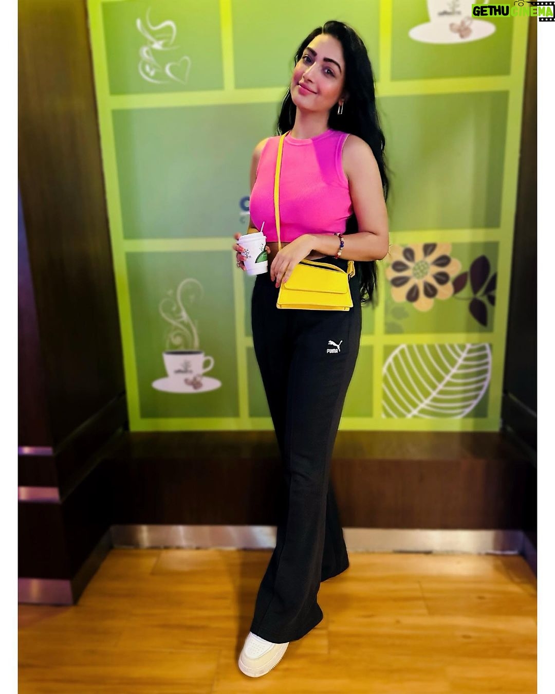 Preeti Verma Instagram - 🧋🎀💝🫰 Viviana Mall
