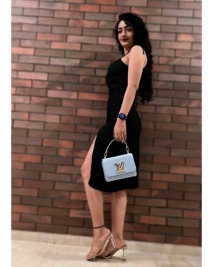 Preeti Verma Instagram - All about last Saturday🫰
@manishachowdhury96 
#newpost #post #pics #nomakeuplook #makeuplook #blackdress #curlyhairstyles #lvbag #skyblue #mumbai #friends #weekend #dayout #party
