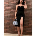 Preeti Verma Instagram - All about last Saturday🫰 @manishachowdhury96 #newpost #post #pics #nomakeuplook #makeuplook #blackdress #curlyhairstyles #lvbag #skyblue #mumbai #friends #weekend #dayout #party Radio Bar Mumbai