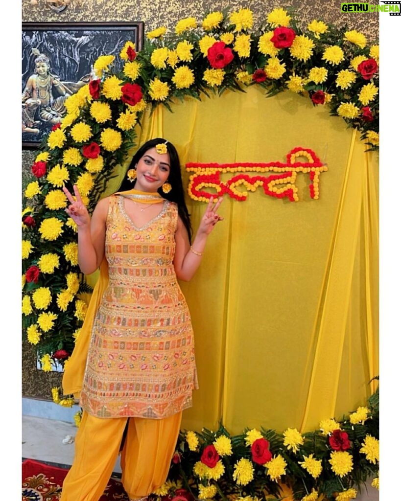 Preeti Verma Instagram - 🌼🌼 PC: @pratham_._verma #bhaikishadi #haldiceremony #haldi #function #yellow #flowers Chandigarh, India