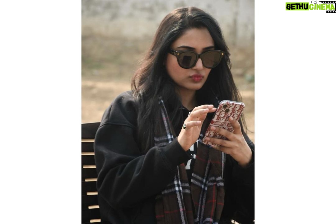 Preeti Verma Instagram - Some of my favs dump🫶 PC: @kaviravikant #photodump #shootlocation #movieshoot #whileshooting #moments #memories #captured #photos #village #hathras #up #winter Hathras