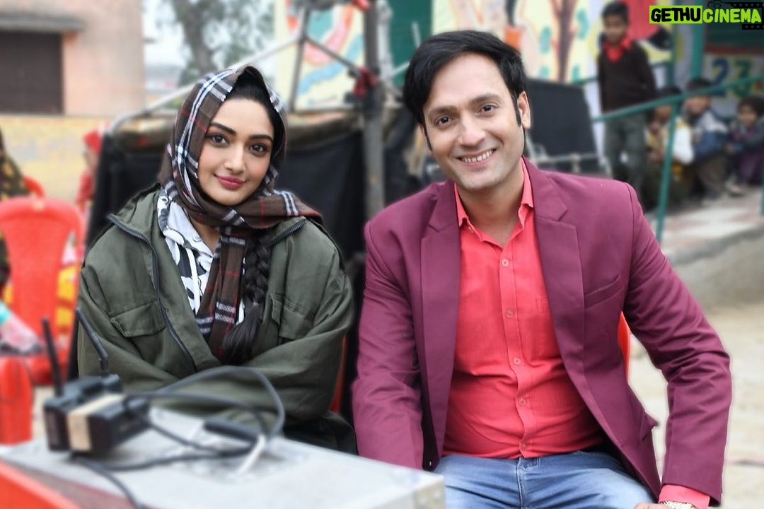 Preeti Verma Instagram - Life lately🫶… …..some beautiful moments captured while shooting❤️ PC: @kaviravikant #zilahathras #movieshooting #memories #shootlocation #hathras #village #wintervibes Hathras
